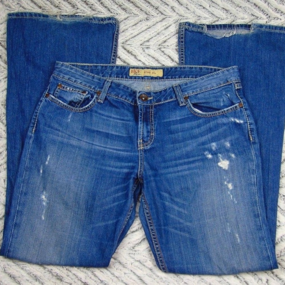 BKE Buckle STAR FLARE Size 34x31 1/2 Ripped Jeans